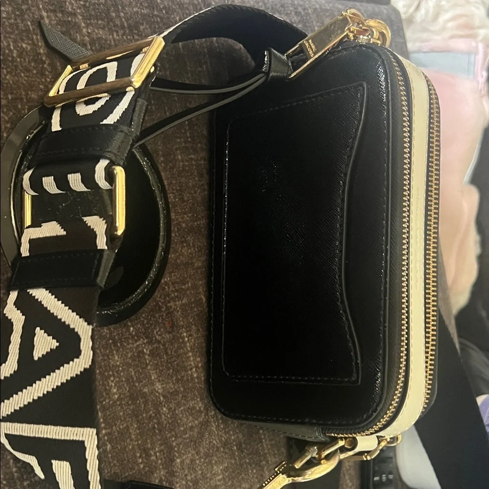 Marc Jacobs Black and Cream Crossbody Bag with Gold Accents - Picture 4 of 7